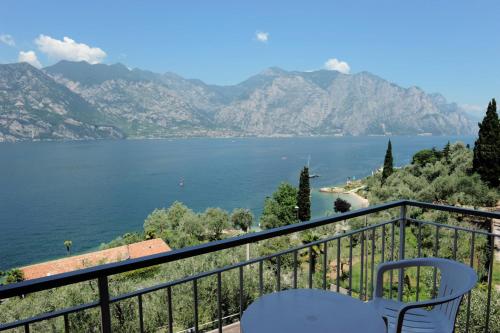 Family Room with Lake View