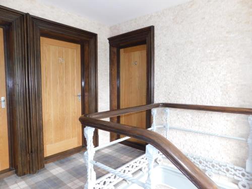 Kingsway Apartment - image 14
