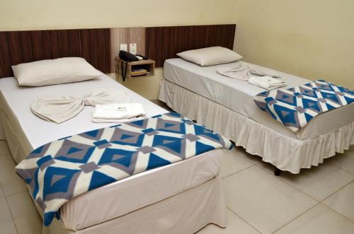 2 twin beds