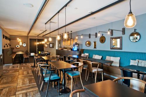 Urban Lodge Hotel - image 12