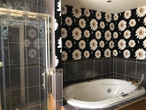 Calf's Head Hotel - image 12