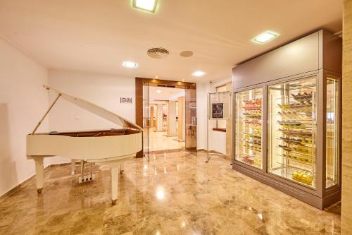MLL Mediterranean Bay - Adults Only - image 11