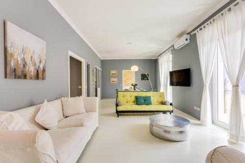 Rome As You Feel - Pellegrino Luxury Apartment with Balcony, Řím