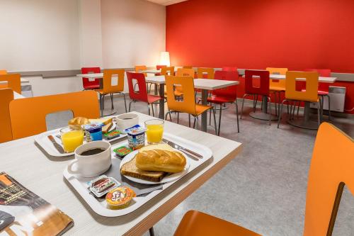 Première Classe Lille Centre - image 2