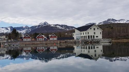 Senja Fjordhotell and Apartments