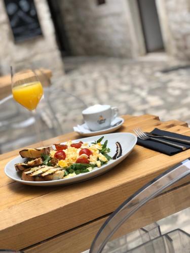Bubalus Boutique Rooms – Trogir, MD