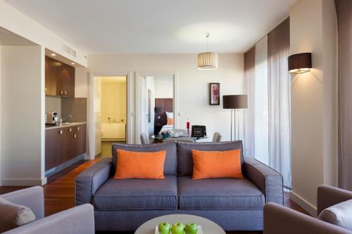 Neho Suites Cannes Croisette Set in a prime location of Cannes, Suites Cannes Croisette puts everything the city has to offer just outside your doorstep. Featuring a satisfying list of amenities, guests will find their stay at th