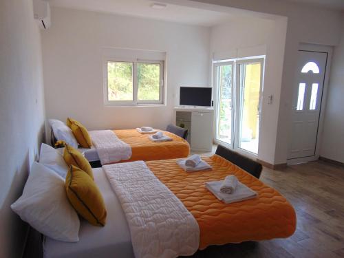 2 sofa beds