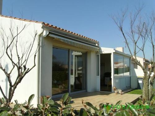 House with 2 bedrooms in Saint Hilaire de Riez with furnished garden 700 m from the beach gîte à louer Les Bussolleries