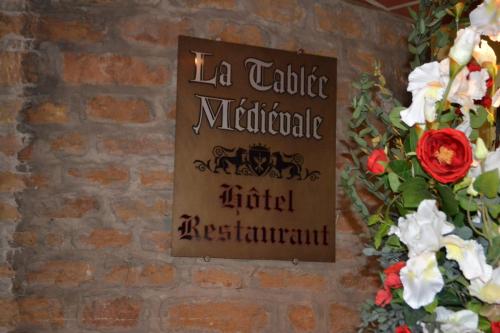 La Tablée Médiévale - Hôtel - Civrieux-d'Azergues