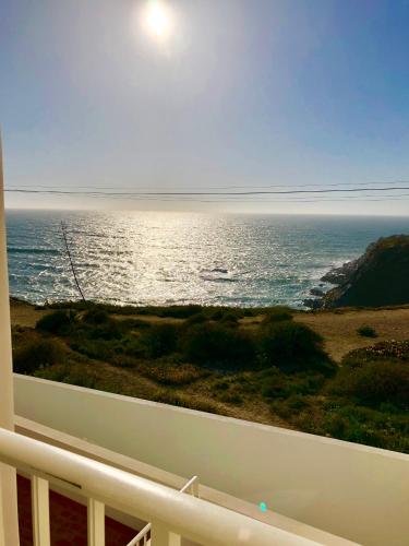  Sunset Beach House 2, Ferienwohnung in Zambujeira do Mar