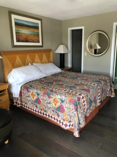 . Avon Motel