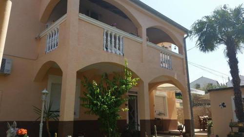  Palma Apartment, Pension in Sveti Filip i Jakov