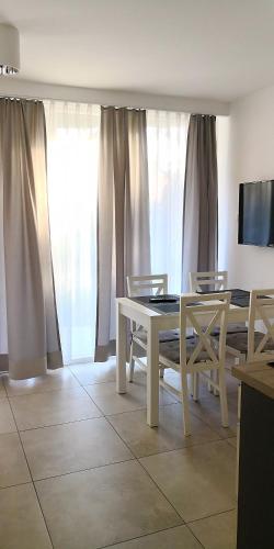 One-Bedroom Apartment image 2