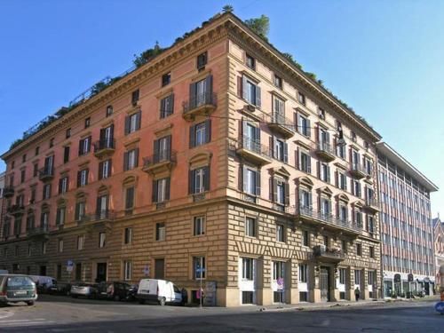 Boutique Rome Inn Located in Via Veneto, Boutique Rome Inn is a perfect starting point from which to explore Rome. The hotel offers a wide range of amenities and perks to ensure you have a great time. 24-hour front des