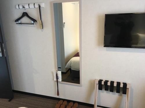 Economy Twin Room - Smoking image 2