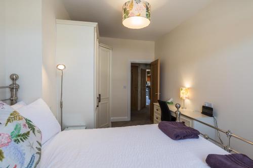 Kingsway Apartment - image 9