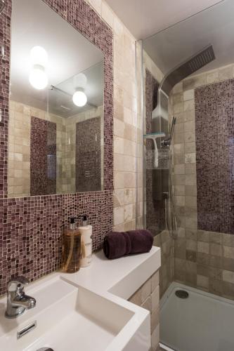 Kingsway Apartment - image 6