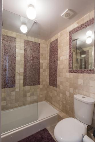 Kingsway Apartment - image 7
