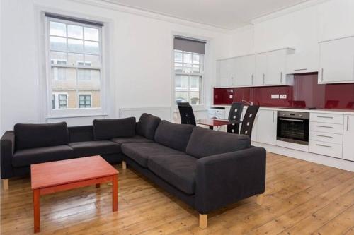 Spacious 3 Beds, Central Earls Court - 2 Mins-tube