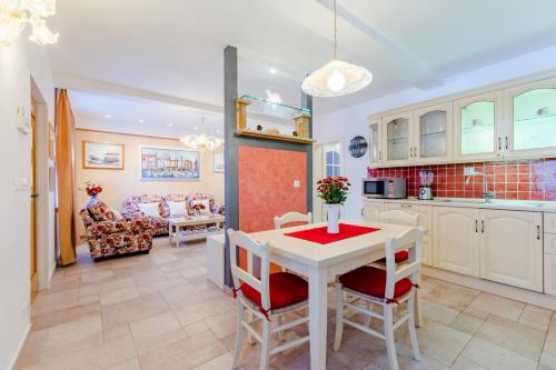 Apartments Villa Camellia - Adults Only - image 5