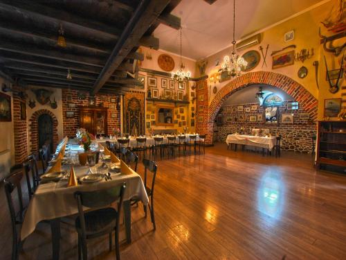 餐廳, 卡茲瑪瑞姆酒店 (Karczma Rzym) in 薩莫特禾爾