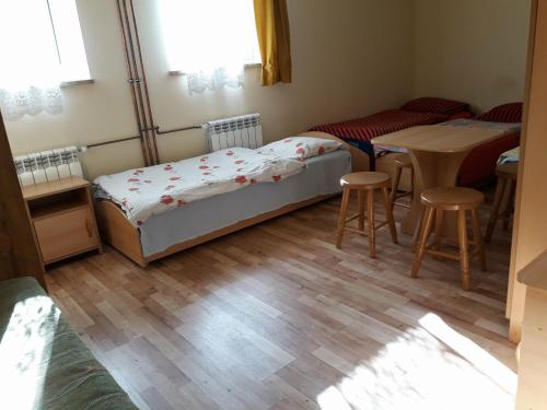 5 twin beds