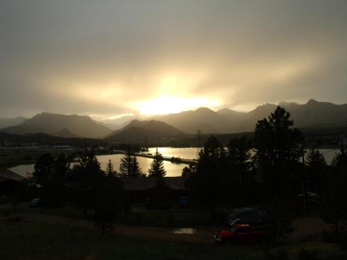 Estes Lake Lodge - image 6