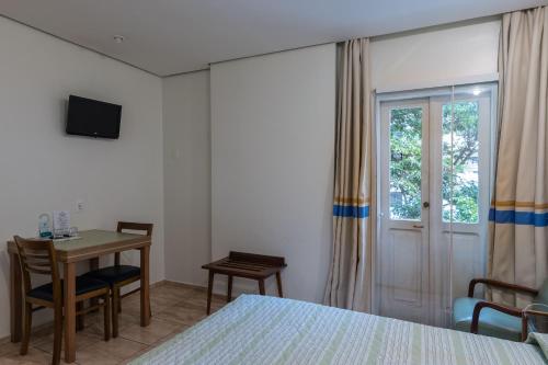 Standard Double Room with Double Bed image 3