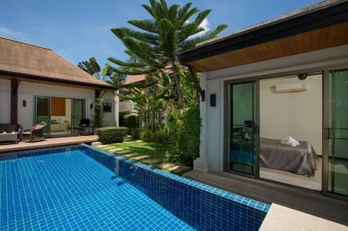 Villa Ambon by Tropiclook: Kokyang style Nai Harn beach Villa Ambon by Tropiclook: Kokyang style Nai Harn beach