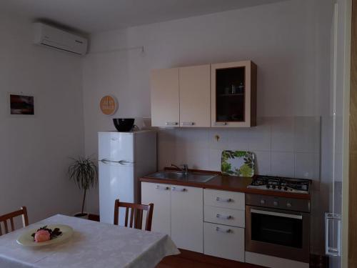 Apartments and rooms with parking space Pag - 13060 - image 7