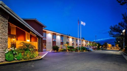 Best Western PLUS Corning Inn - Hotel - Corning