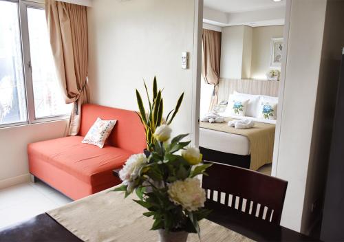 Deluxe One-Bedroom Suite image 6