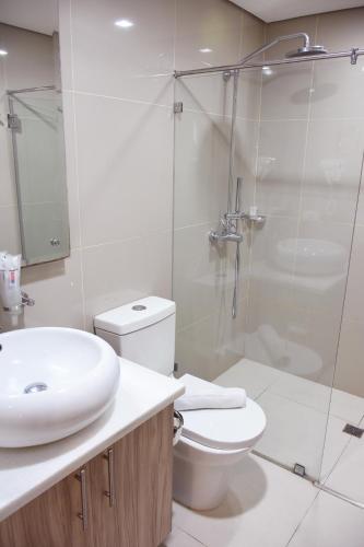 Deluxe One-Bedroom Suite image 8