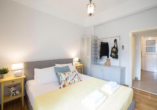Attractive Flat near the Acropolis Museum & Metro Station by Athenian Homes, Atény