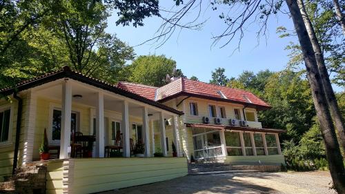 Ieeja, Hotel & Restaurant Kotel in Kotele