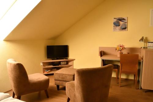 Studio (2 Adults)