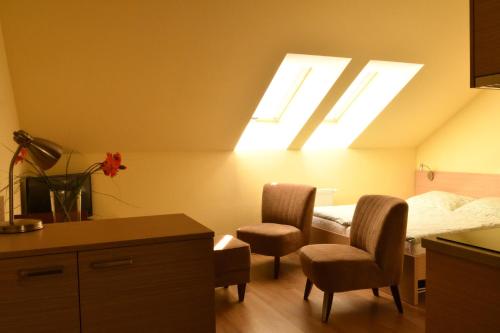 Studio (2 Adults)