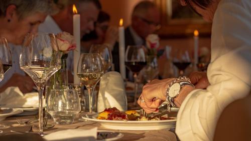 อาหารและเครื่องดื่ม, Revsnes Hotel in บิกลอนด์ส์ฟยูร์ด