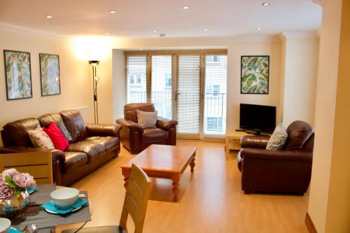 Beautiful 2 Bedroom Flat In Converted Distillery - image 39