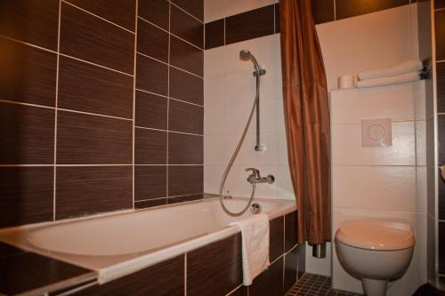 Royal Wagram - image 7