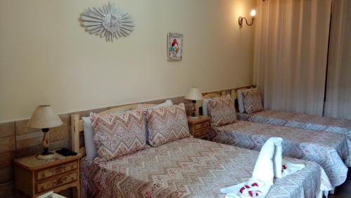 1 double bed, 2 twin beds