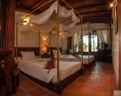 2 twin beds