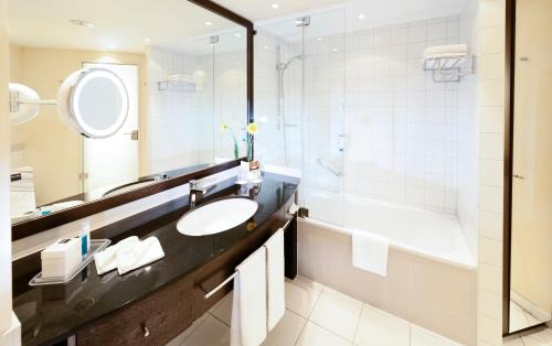 room detail thumbnail 2