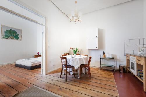 3 Bedroom Apartment (ACELI), Berlino (foto 3)