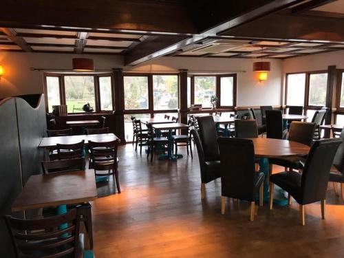 ห้องอาหาร, The Riverside inn in เคลส์ตัน