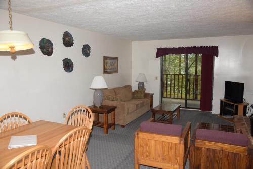 Apartment with Mountain View