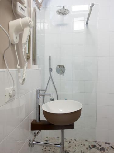 Hotel Spring - image 7