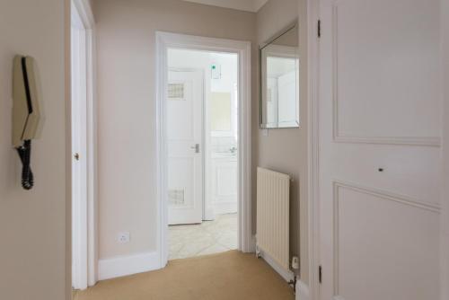 Picture of One Bedroom High Street Kensington Apartment