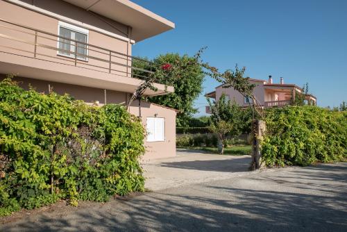 Entrance, Sirens House near Rapaniana Beach